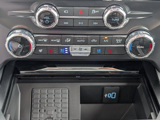 2027 Ford F-350SD Lariat