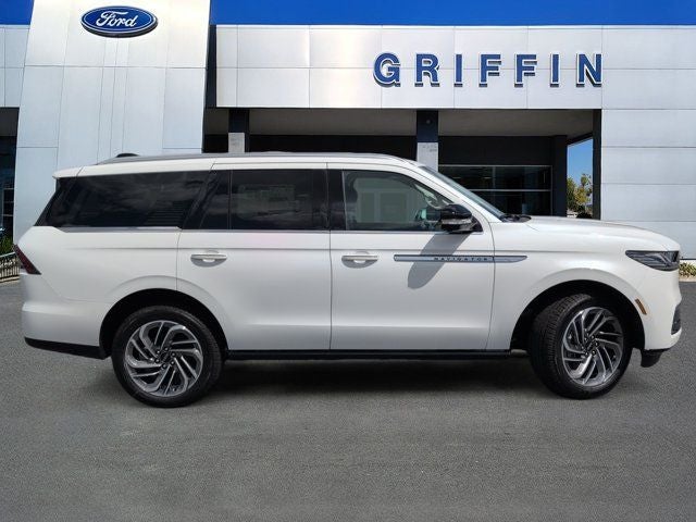 2027 Lincoln Navigator Reserve
