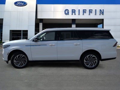 2027 Lincoln Navigator L Reserve