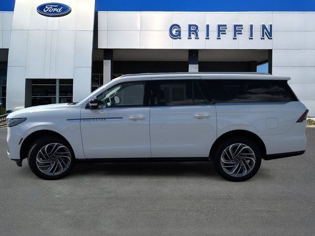 2027 Lincoln Navigator L Reserve