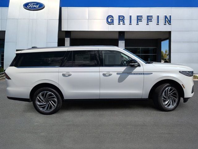 2027 Lincoln Navigator L Reserve