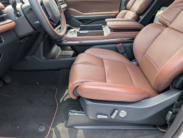 2027 Lincoln Navigator L Reserve