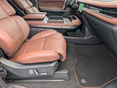 2027 Lincoln Navigator L Reserve
