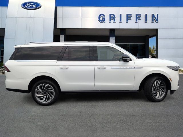 2027 Lincoln Navigator L Reserve