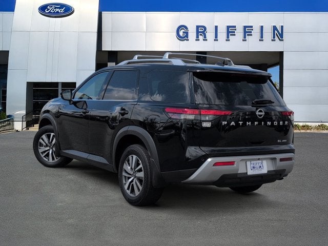 2025 Nissan Pathfinder SL