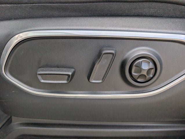 2023 Jeep Wagoneer Base