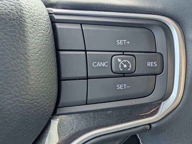 2023 Jeep Wagoneer Base