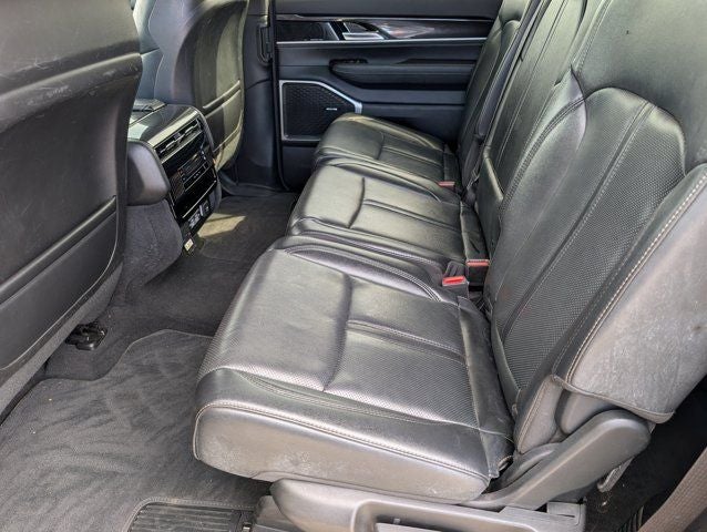 2023 Jeep Wagoneer Base