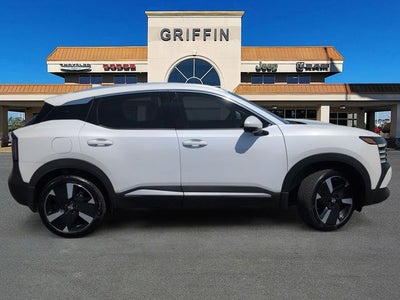 2025 Nissan Kicks SR