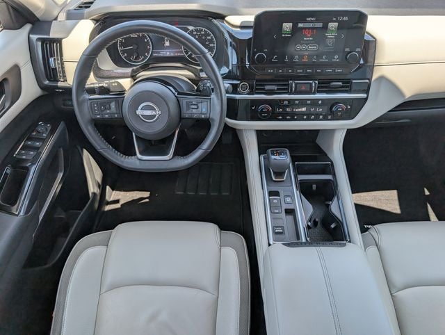 2022 Nissan Pathfinder SL