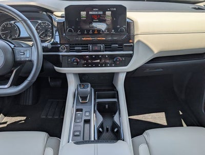 2022 Nissan Pathfinder SL