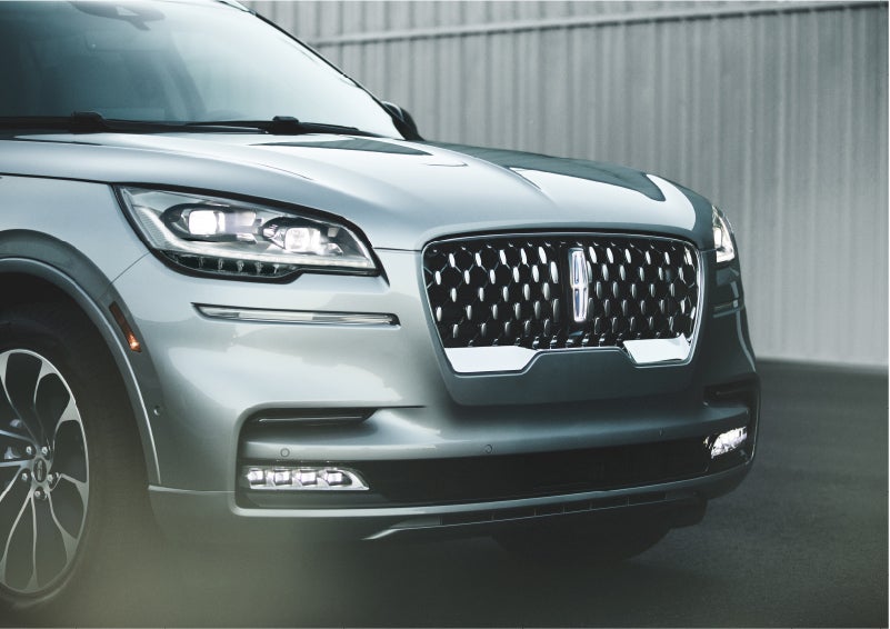 The available adaptive pixel LED headlamps of the 2023 Lincoln Aviator® SUV activated | Griffin Lincoln in Tifton GA