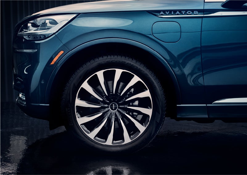 The 2023 Lincoln Aviator® Black Label Grand Touring model with unique 12-spoke wheel | Griffin Lincoln in Tifton GA