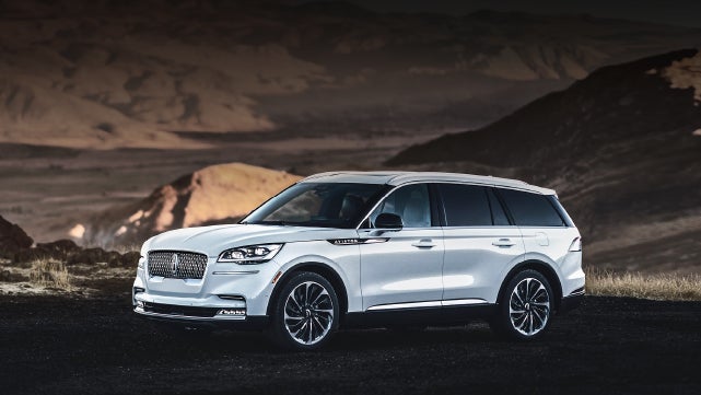 A 2024 Lincoln Aviator® SUV is parked at a mountain overlook | Griffin Lincoln in Tifton GA