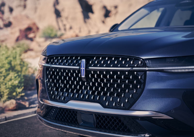 The stylish grille of a 2024 Lincoln Nautilus® SUV sparkles in the sunlight. | Griffin Lincoln in Tifton GA