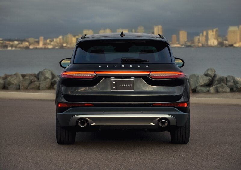 The rear lighting of the 2025 Lincoln Corsair® SUV spans the entire width of the vehicle. | Griffin Lincoln in Tifton GA