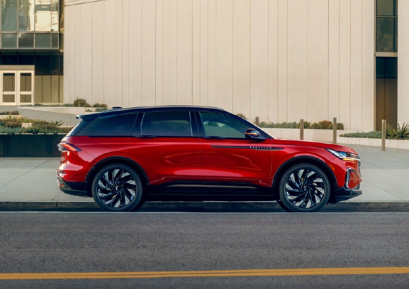 2025 Lincoln Nautilus® SUV with the available Jet Appearance Package and Hybrid transmission. | Griffin Lincoln in Tifton GA