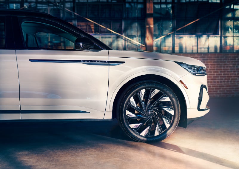 The wheels of the available Jet Appearance Package are highlighted. | Griffin Lincoln in Tifton GA