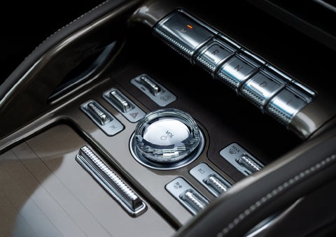 A crystal-inspired volume knob is shown in the center floor console of a 2025 Lincoln Nautilus® SUV. | Griffin Lincoln in Tifton GA