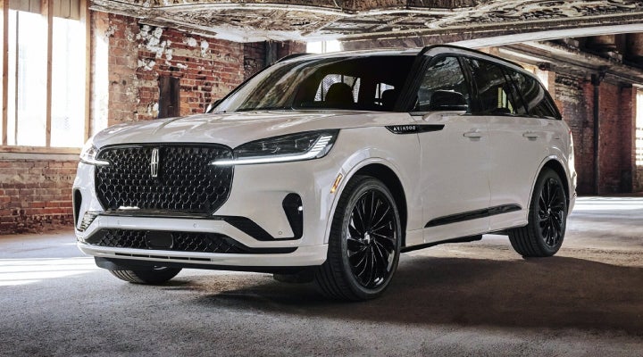A 2026 Lincoln Aviator® SUV is shown with the available Jet Appearance Package. | Griffin Lincoln in Tifton GA