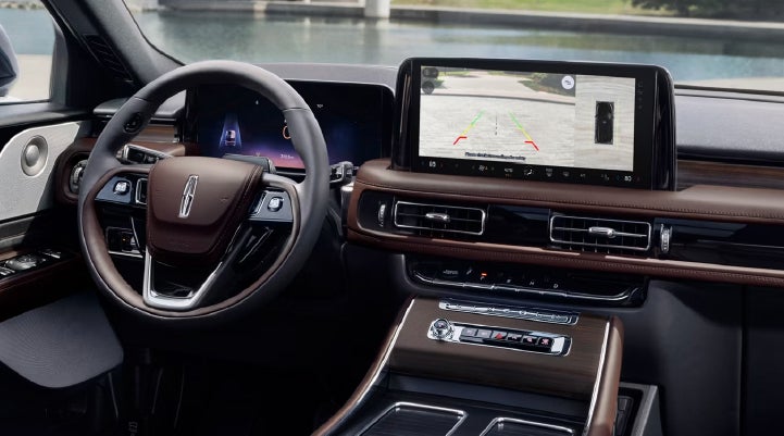 The backup camera of the 2027 Lincoln Aviator® SUV is displayed on screen. | Griffin Lincoln in Tifton GA