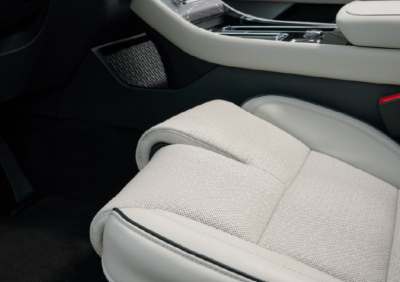 The front passenger Perfect Position seat is shown with the thigh extender adjusted.| Griffin Lincoln in Tifton GA